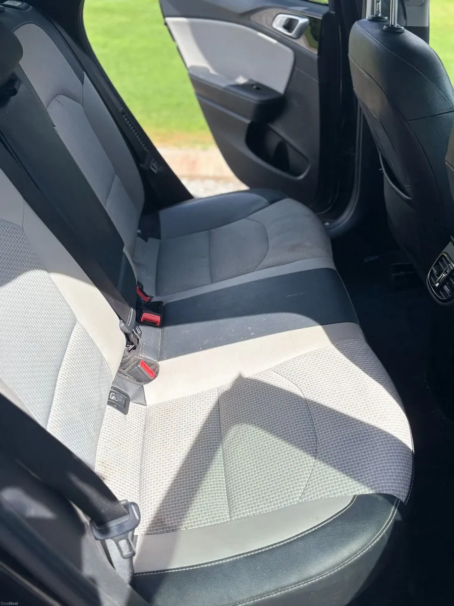 2021 (211) Kia Ceed Sportswagon 1.6 PHEV Automatic - Image 2