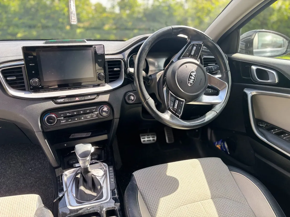 2021 (211) Kia Ceed Sportswagon 1.6 PHEV Automatic - Image 4