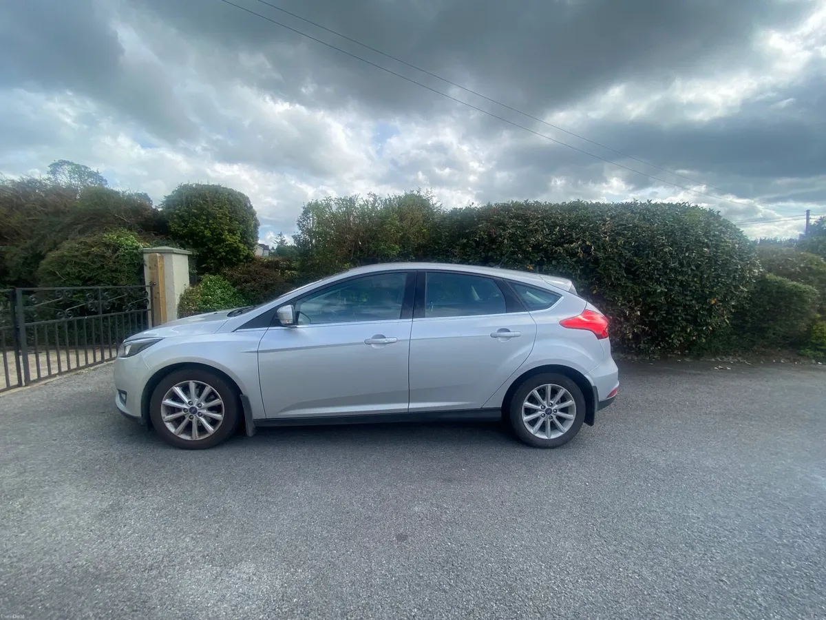 Ford Focus 2017 - Image 2