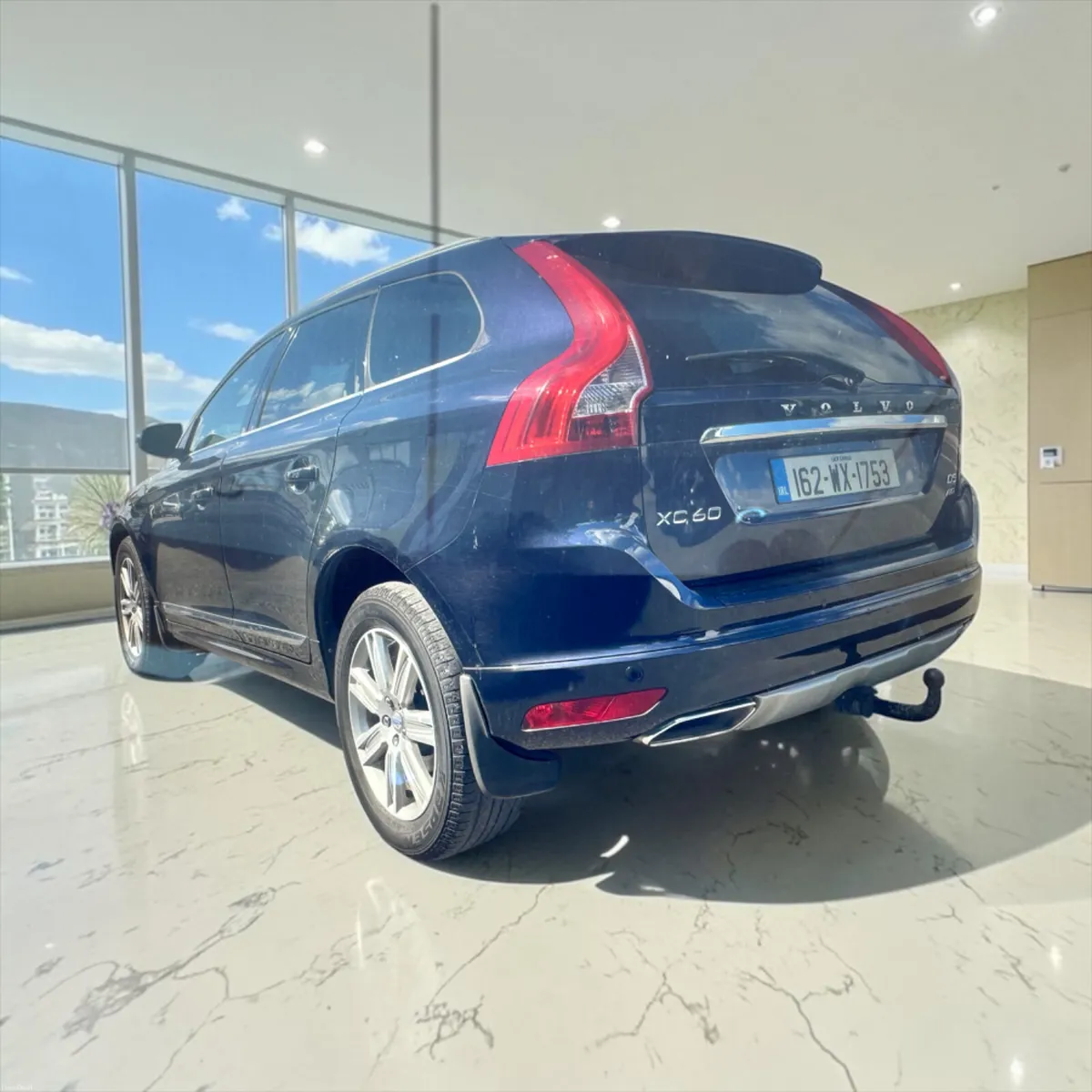 Volvo XC60 D5 (220hp) AWD SE LUX Manual - Image 2