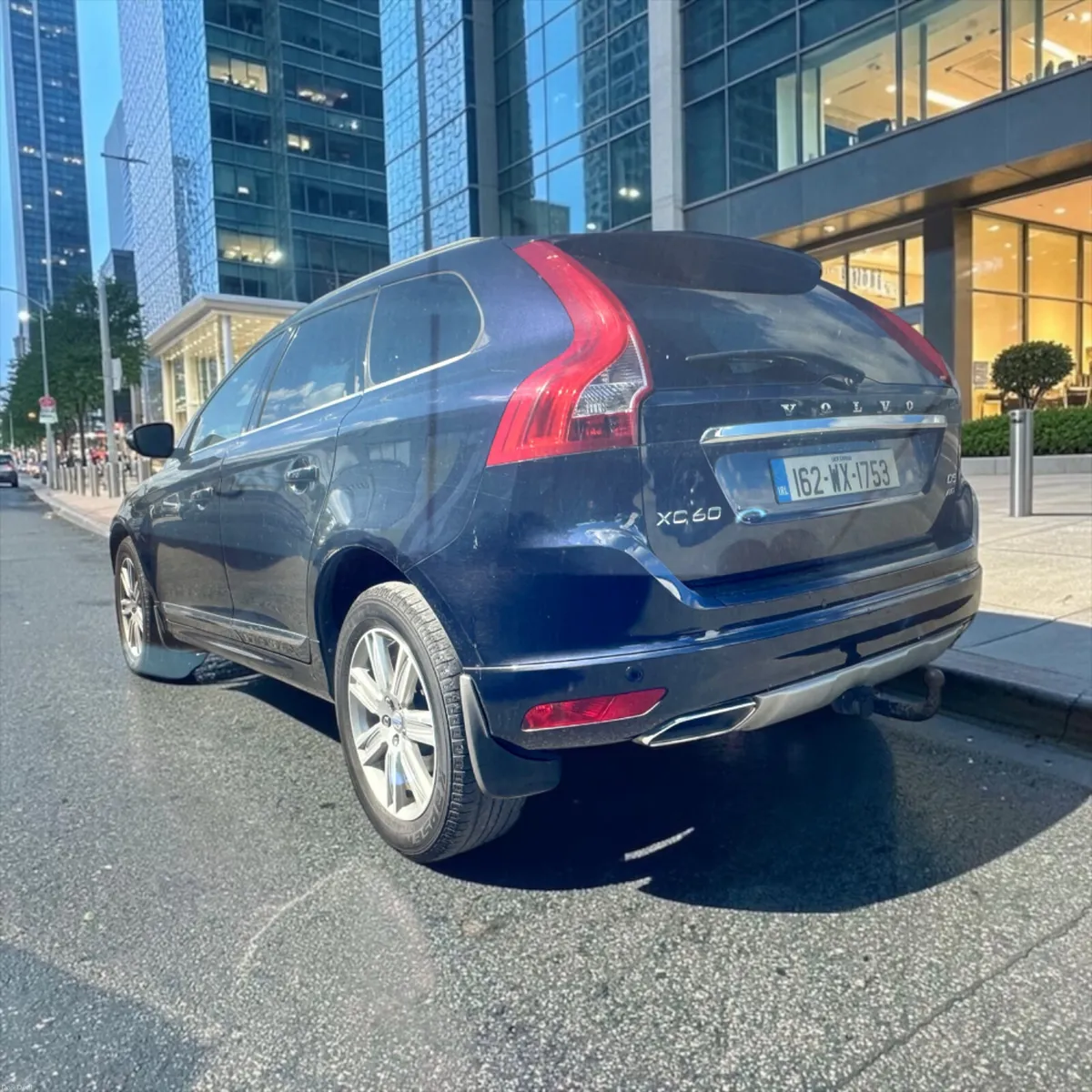 Volvo XC60 D5 (220hp) AWD SE LUX Manual - Image 6