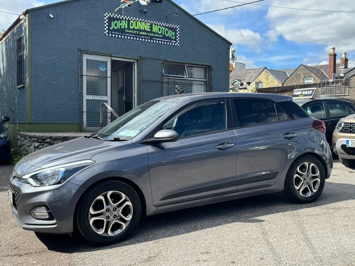 Hyundai i20 Deluxe lovely car - Image 1