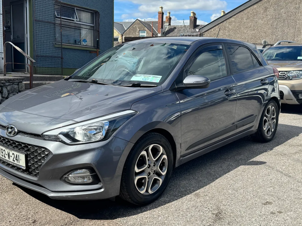 Hyundai i20 Deluxe lovely car - Image 3