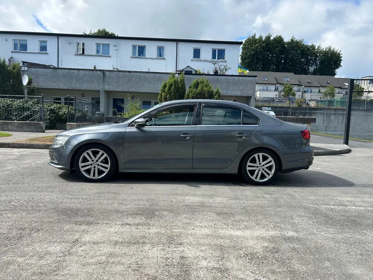 Volkswagen Jetta - Image 4