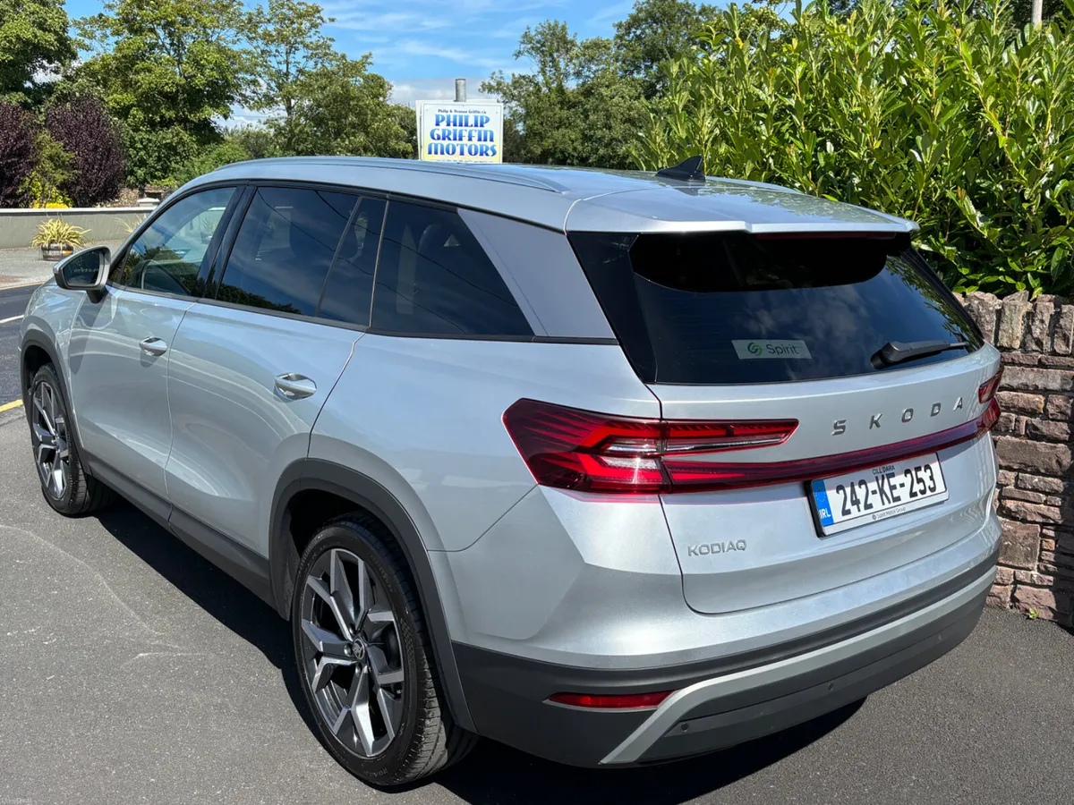 SKODA KODIAC SELECTION + FULL LEATHER AND PAN ROOF - Image 5