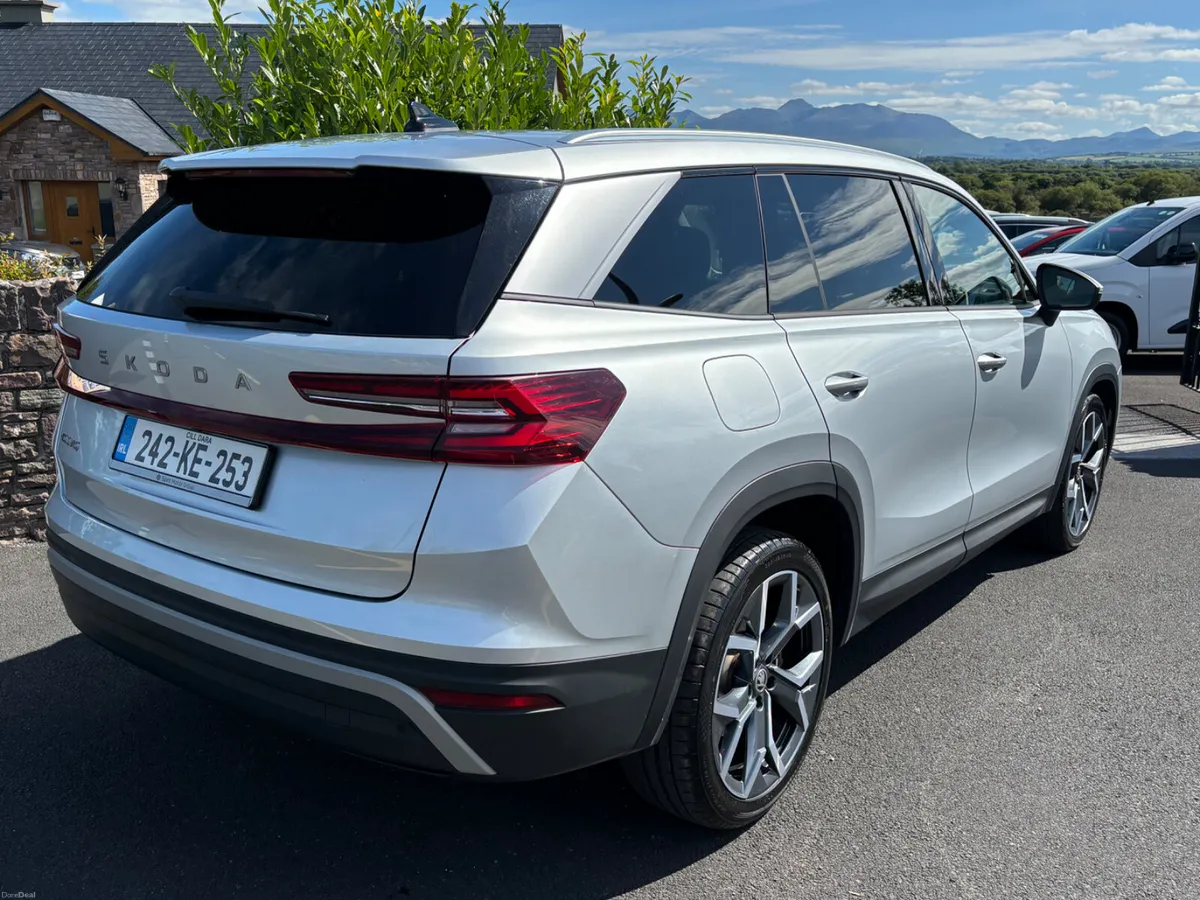 SKODA KODIAC SELECTION + FULL LEATHER AND PAN ROOF - Image 3