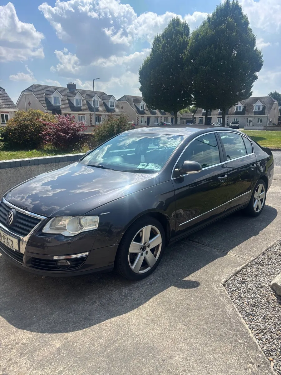 Volkswagen Passat 2010 - Image 1