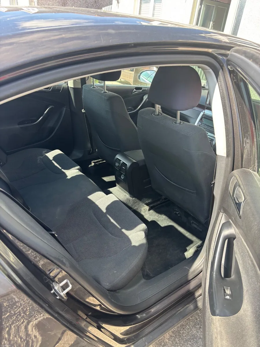 Volkswagen Passat 2010 - Image 5