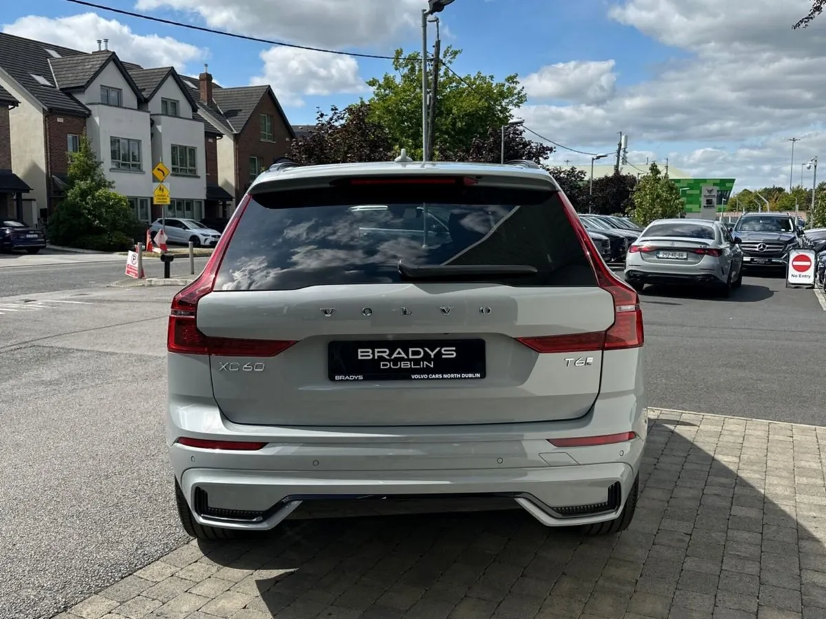 Volvo XC60 T6 Plus Dark AWD PHEV--Panoramic Roof, - Image 5