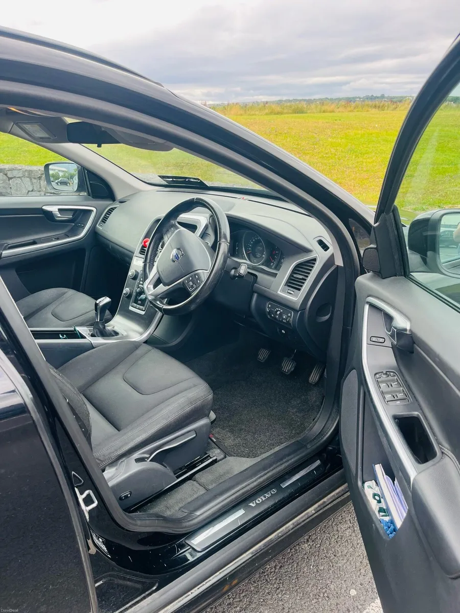 152 Volvo XC60 2L Diesel - Image 5