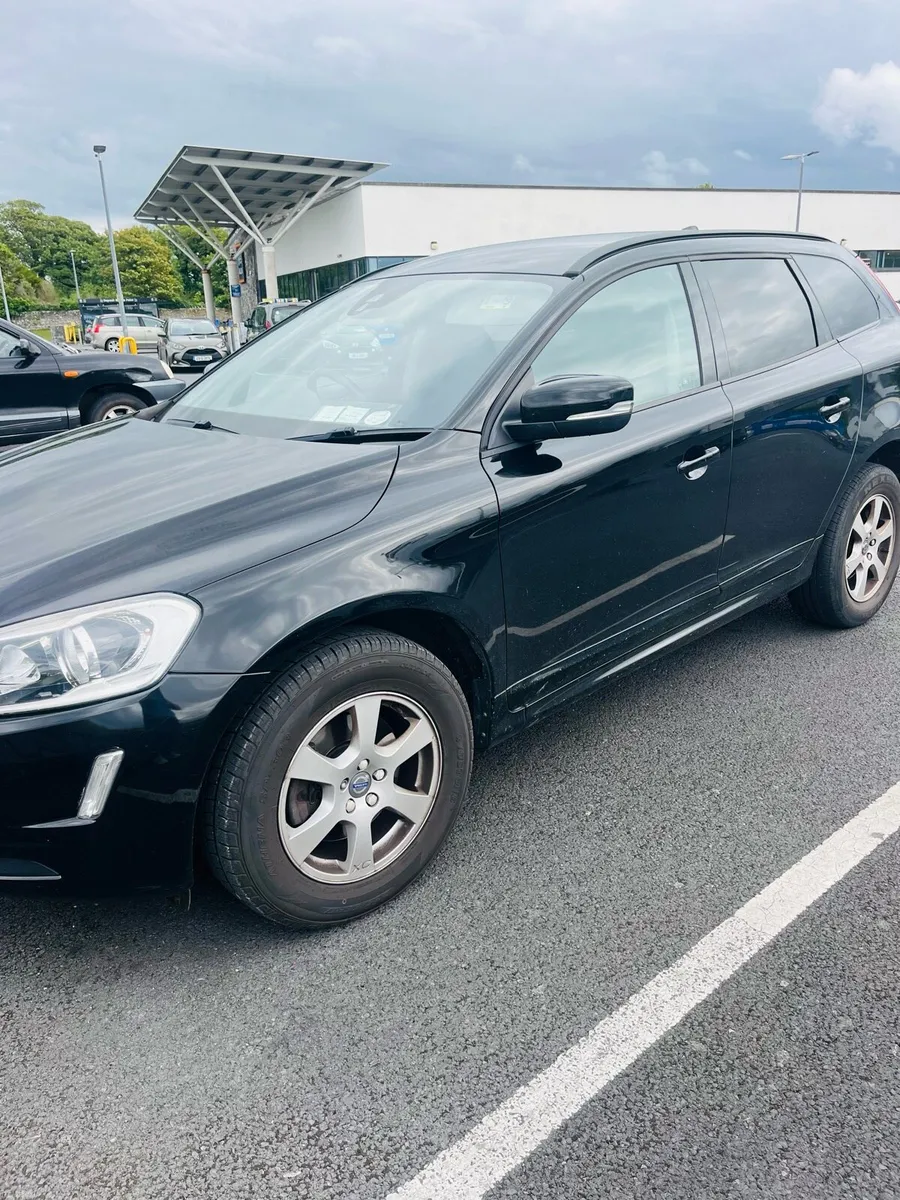 152 Volvo XC60 2L Diesel - Image 3
