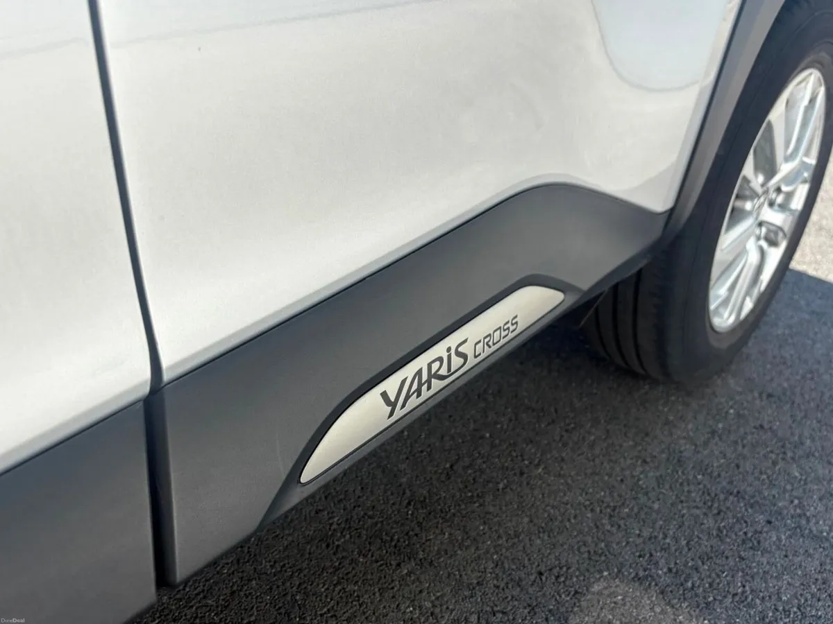 Toyota Yaris Cross 1.5 Hybrid / Leather / Auto/ Lo - Image 6