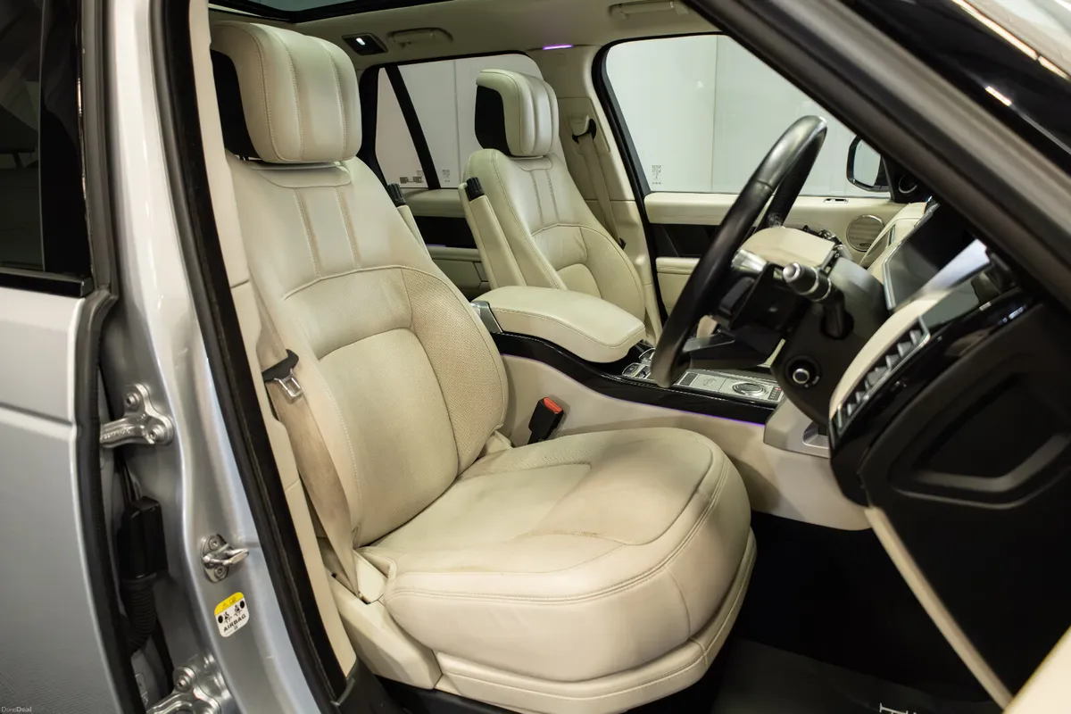 192 Range Rover Vogue P400e SE *Pan Roof - Image 2