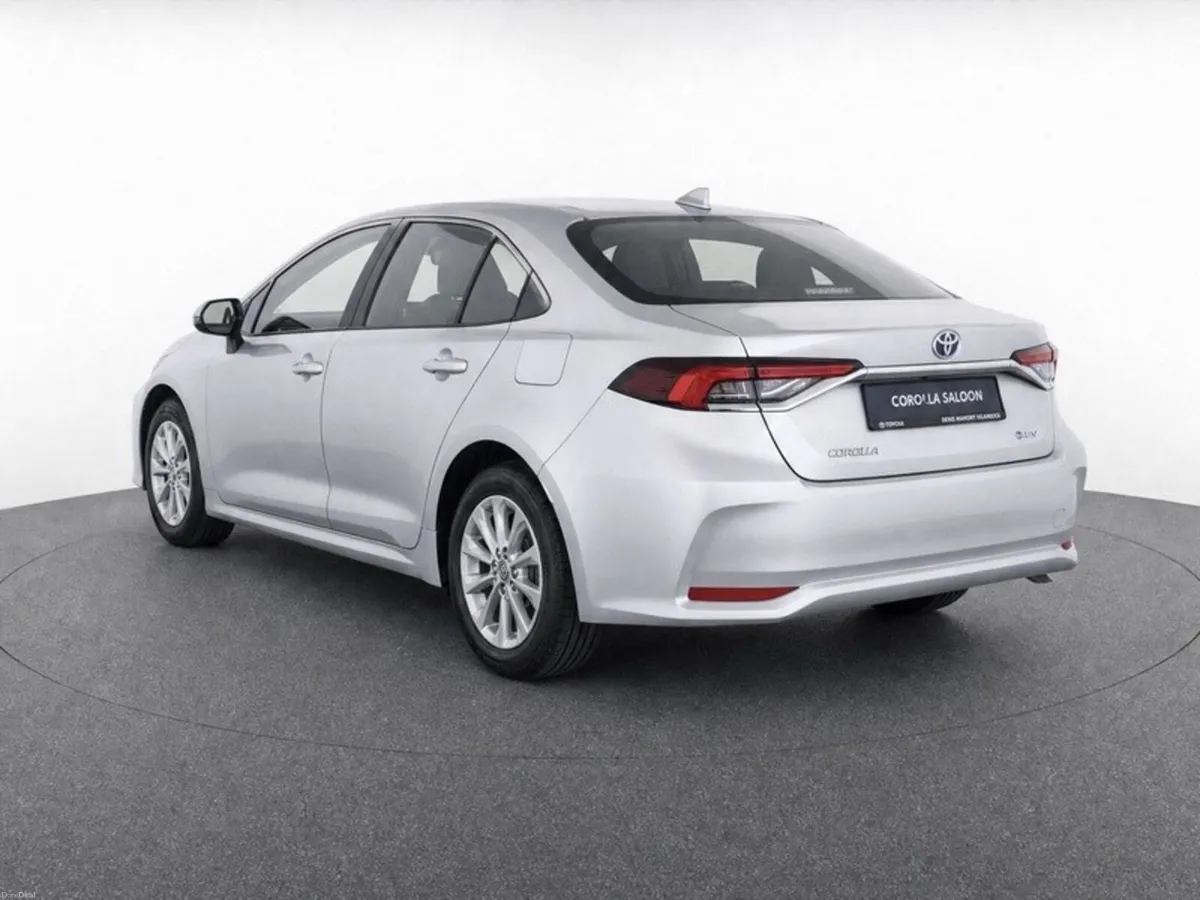 Toyota Corolla Saloon - Image 6
