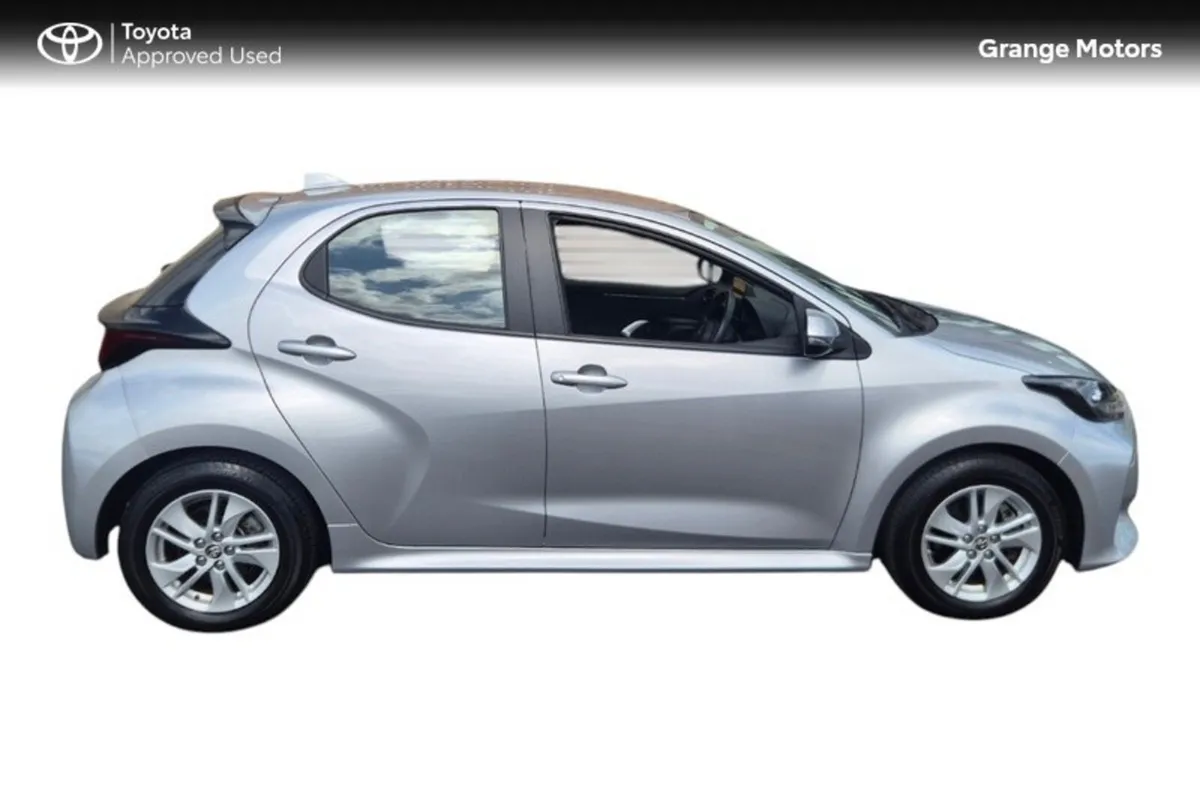 Toyota Yaris 1.5 HYBRID LUNA 5DR**LOW MILEAGE** - Image 3