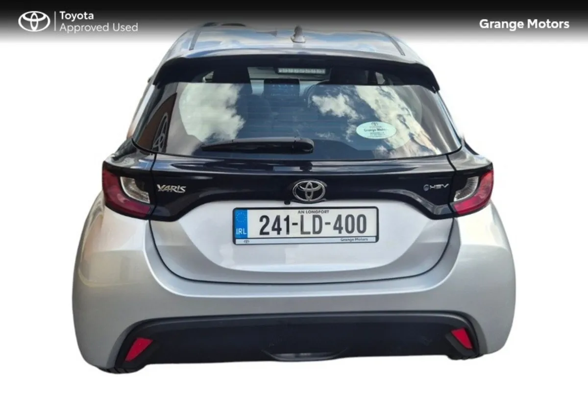 Toyota Yaris 1.5 HYBRID LUNA 5DR**LOW MILEAGE** - Image 4