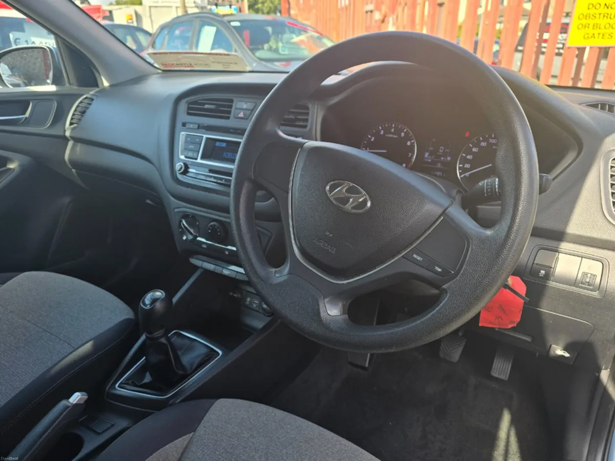 Hyundai i20 PETROL CLASSIC 5DR - Image 6