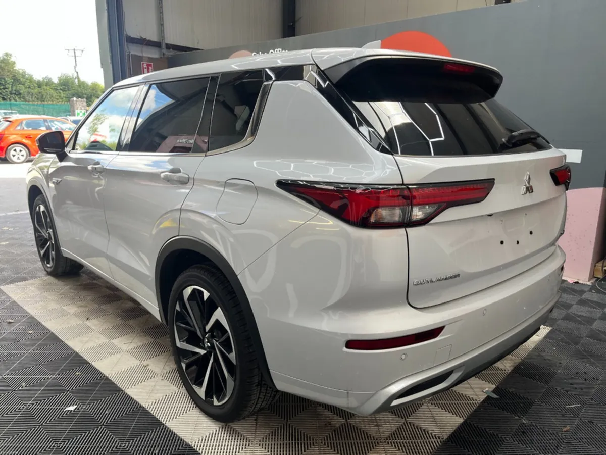Mitsubishi Outlander 2024 MITSUBISHI OUTLANDER PHE - Image 3