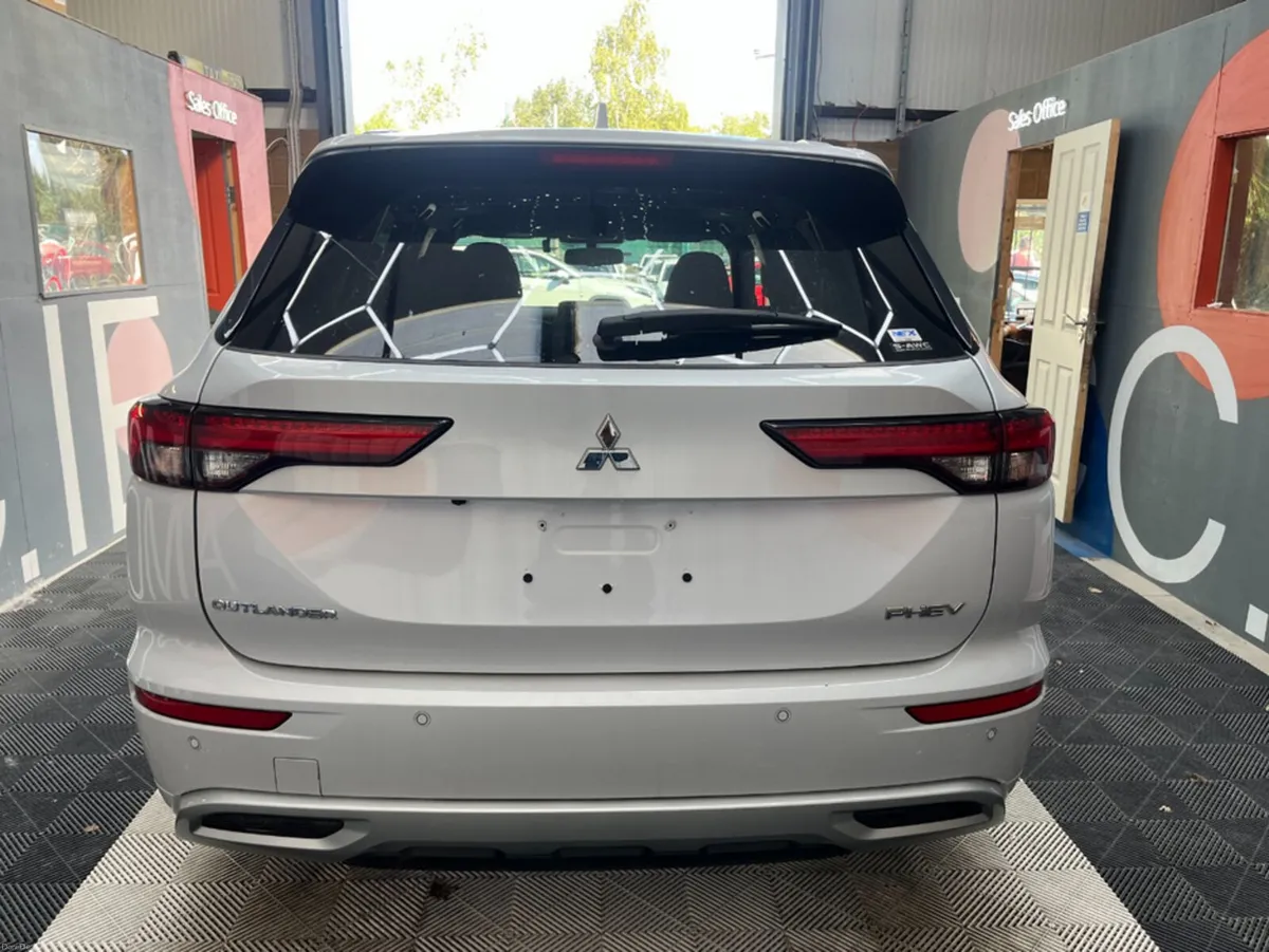 Mitsubishi Outlander 2023 MITSUBISHI OUTLANDER PHE - Image 4
