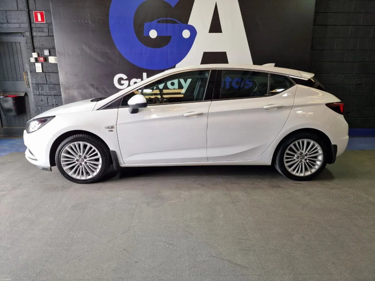 Vauxhall Astra ELITE **SAT NAV, LOW MILAGE, FULLY - Image 5