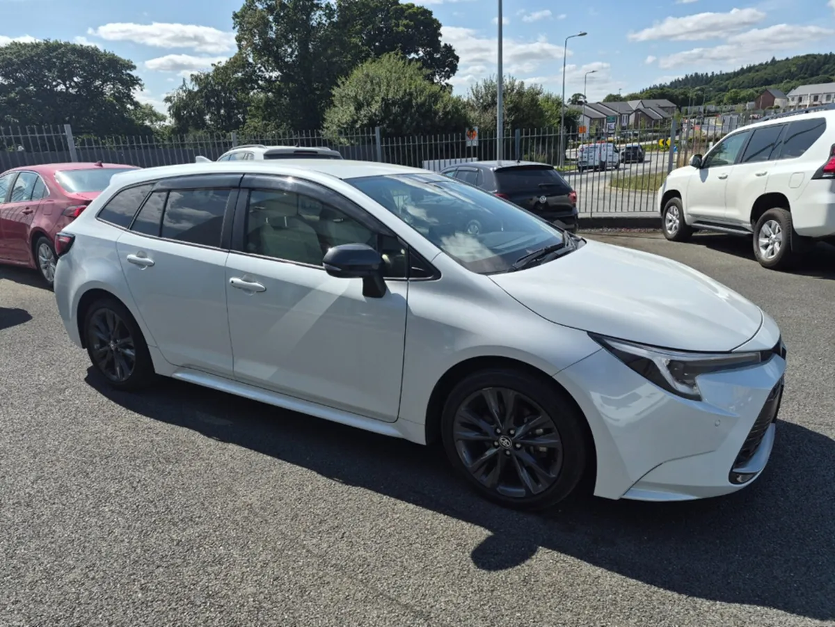 Toyota Corolla 1.8 Hybrid Tourer - Image 2