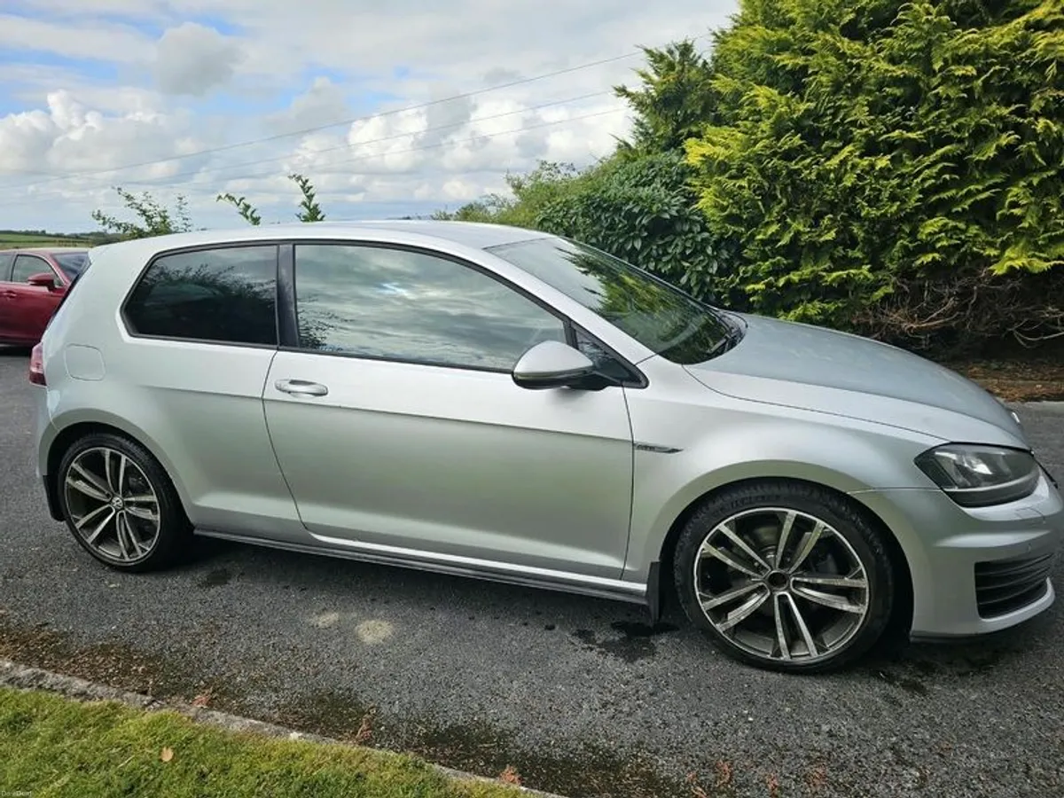 2014 Volkswagen Golf GTD - Image 4