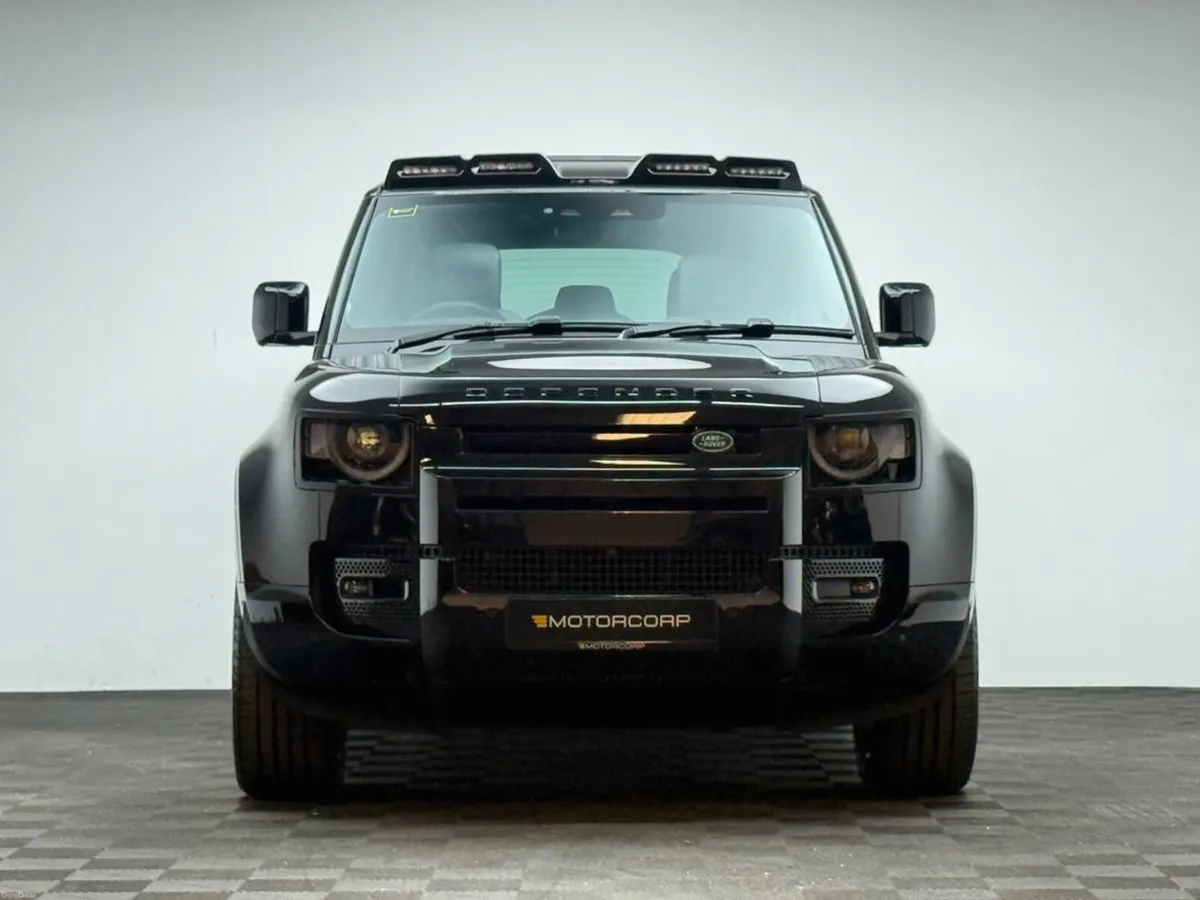 Land Rover Defender HSE X-DYNAMIC P300E *PAN ROOF* - Image 2