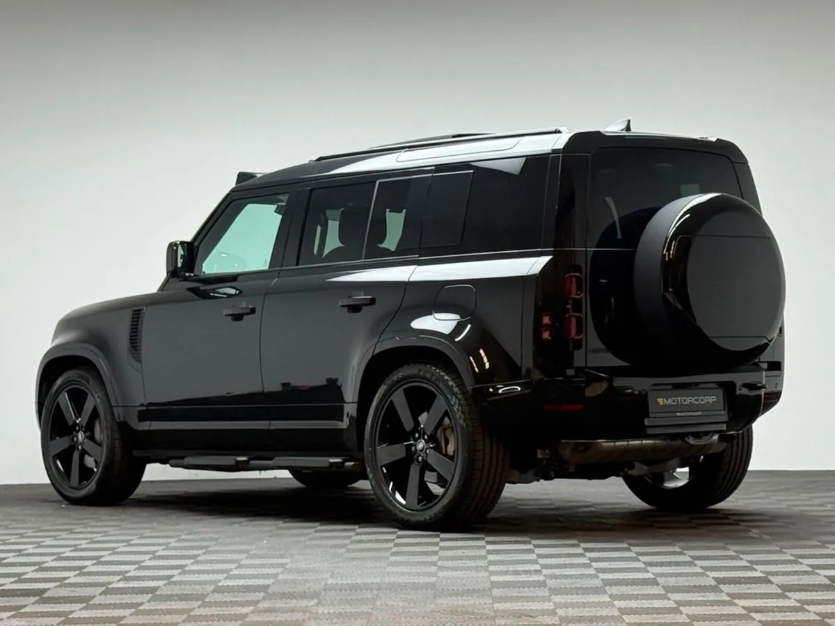 Land Rover Defender HSE X-DYNAMIC P300E *PAN ROOF* - Image 5