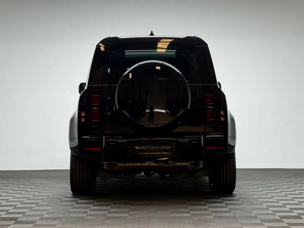 Land Rover Defender HSE X-DYNAMIC P300E *PAN ROOF* - Image 6