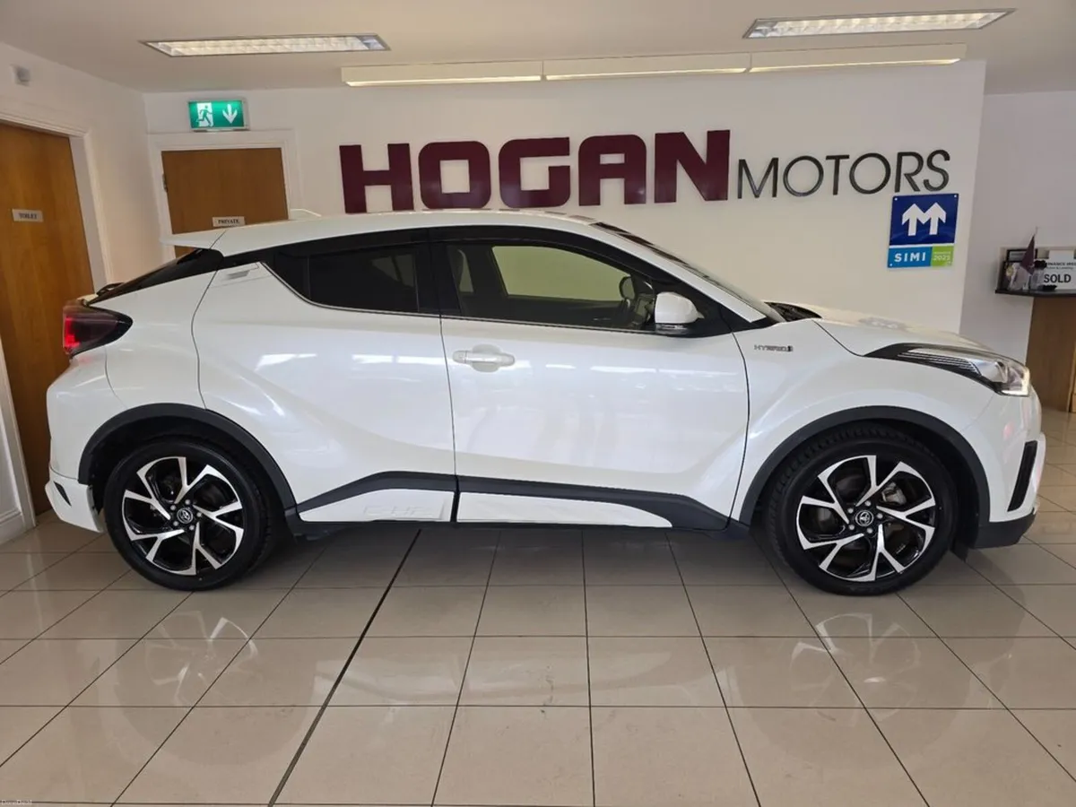 Toyota C-HR Hybrid Sol Automatic * Best Spec * - Image 3