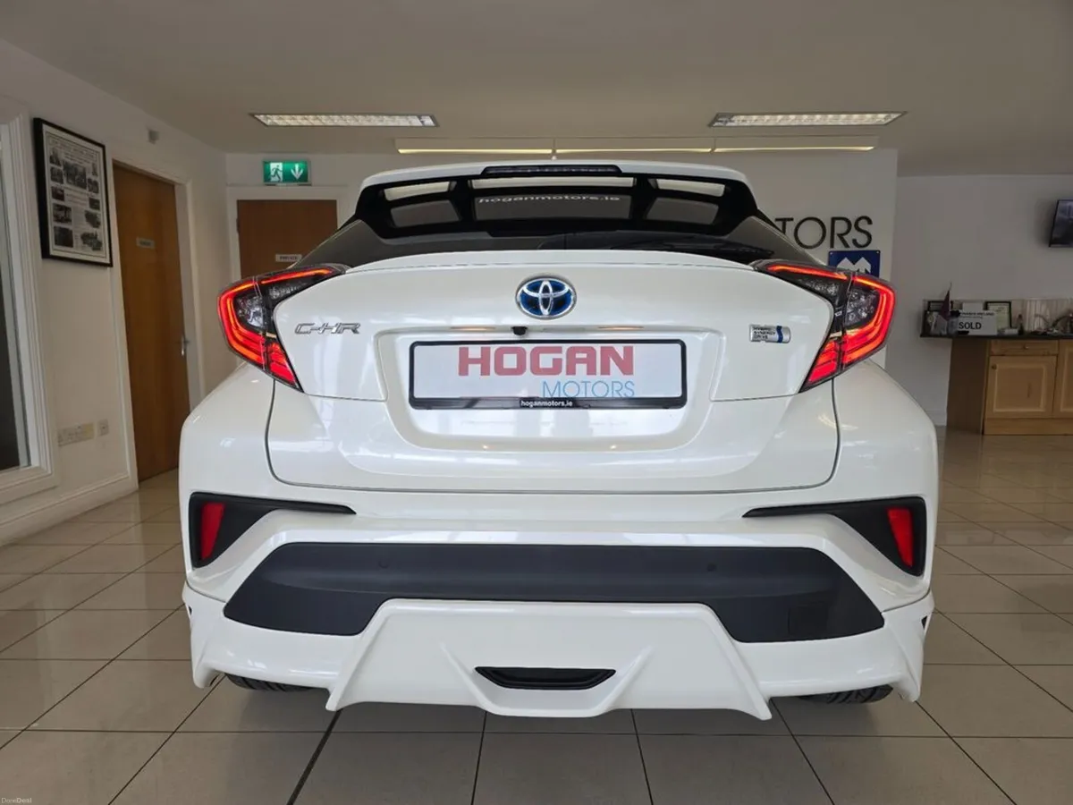 Toyota C-HR Hybrid Sol Automatic * Best Spec * - Image 5