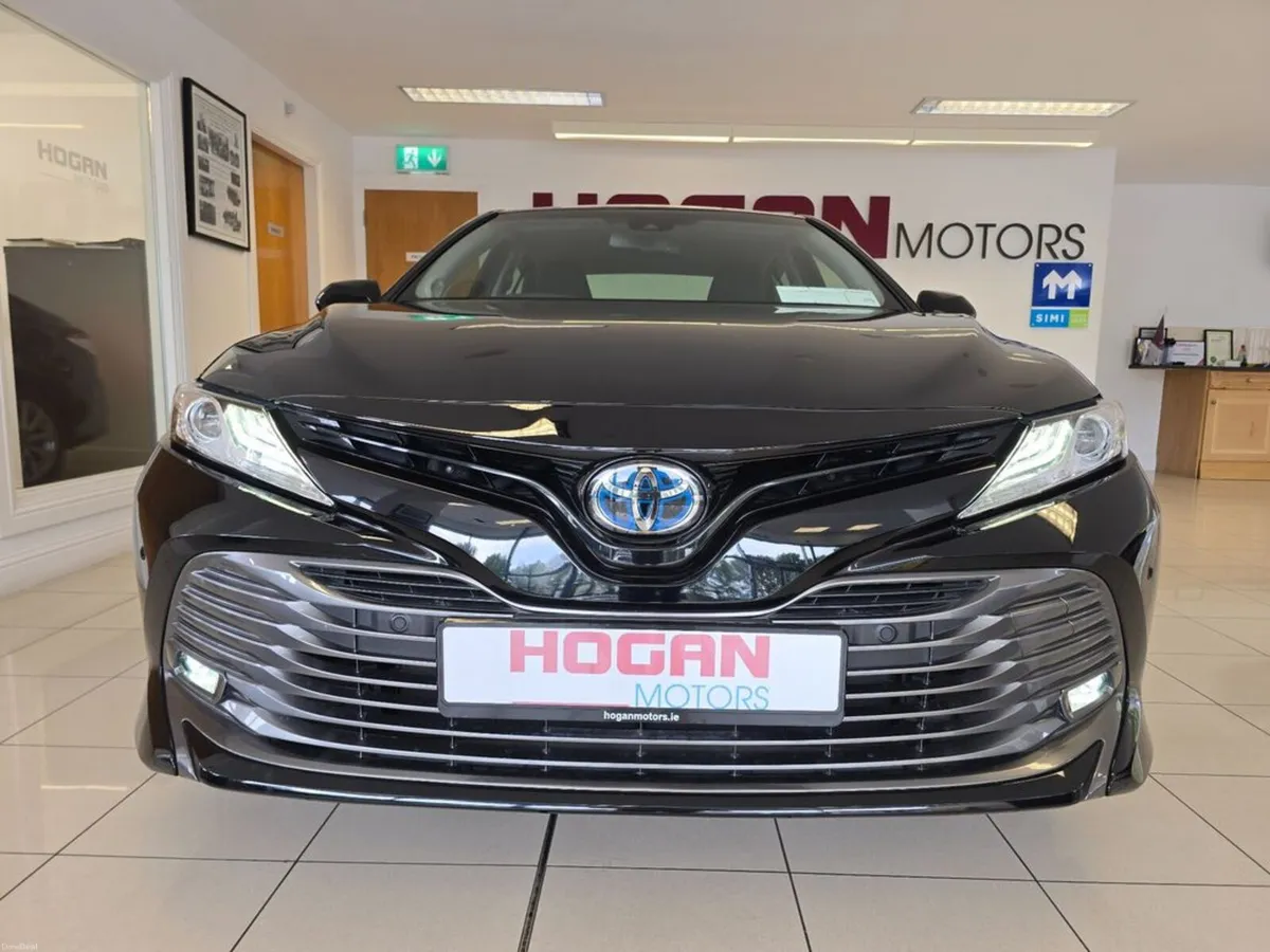 Toyota Camry Hybrid Sol Automatic - Image 2
