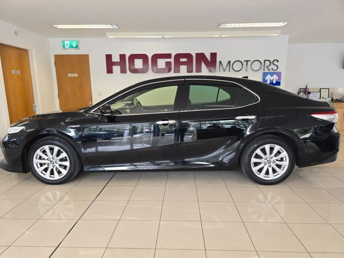 Toyota Camry Hybrid Sol Automatic - Image 4
