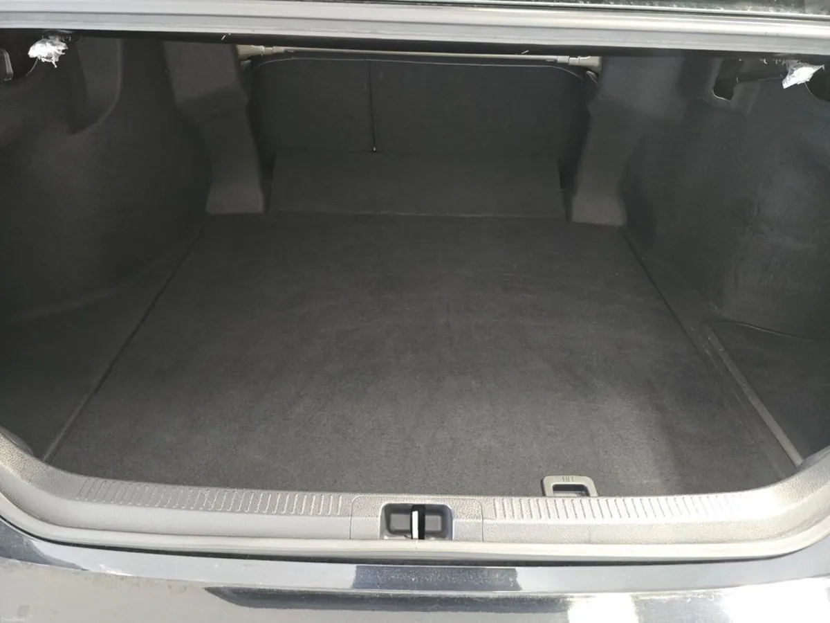 Toyota Camry Hybrid Sol Automatic - Image 6