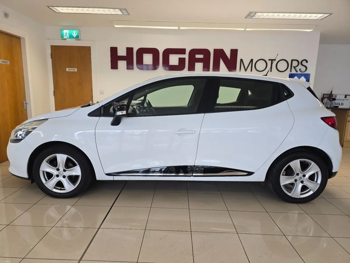 Renault Clio Dynamique Nav 1.2 Petrol 5Dr H/B * Ne - Image 4