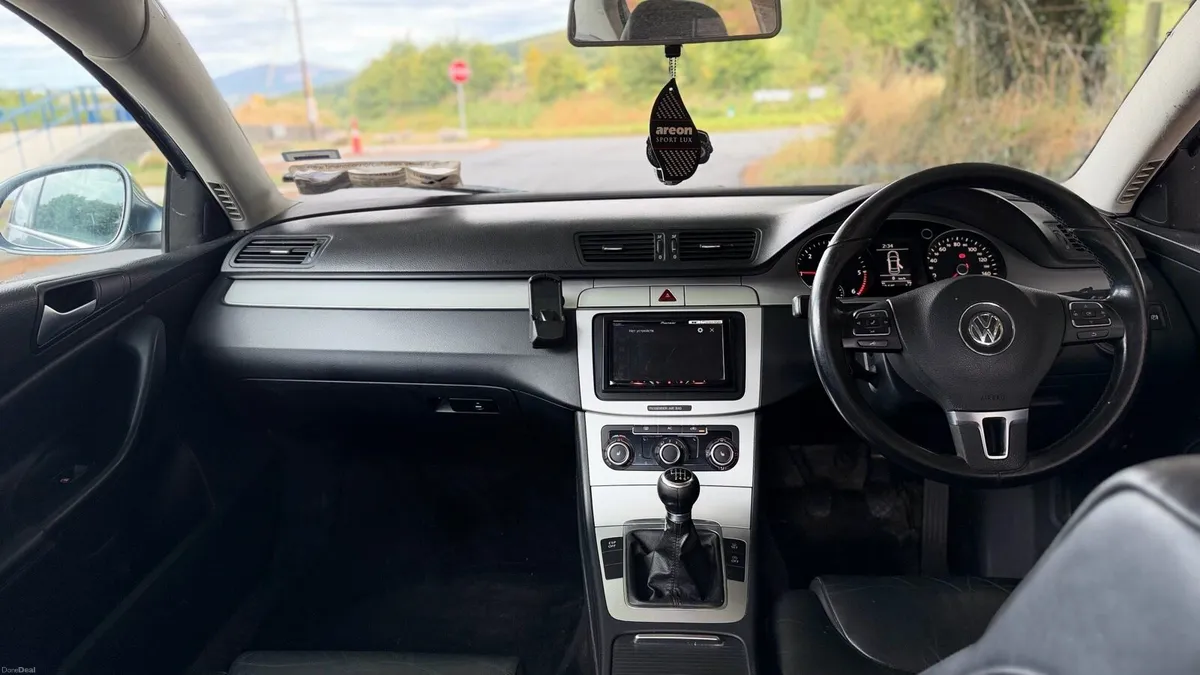 Volkswagen Passat - Image 5