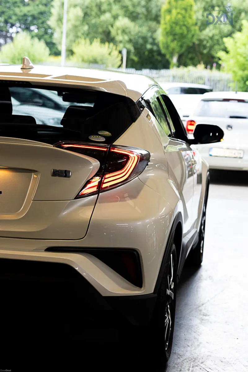 Toyota CHR Hybrid 2017 - Image 6
