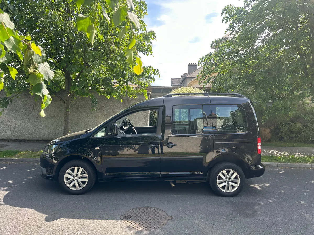 Volkswagen Caddy Wheelchair DSG NCT 03/27 - Image 4