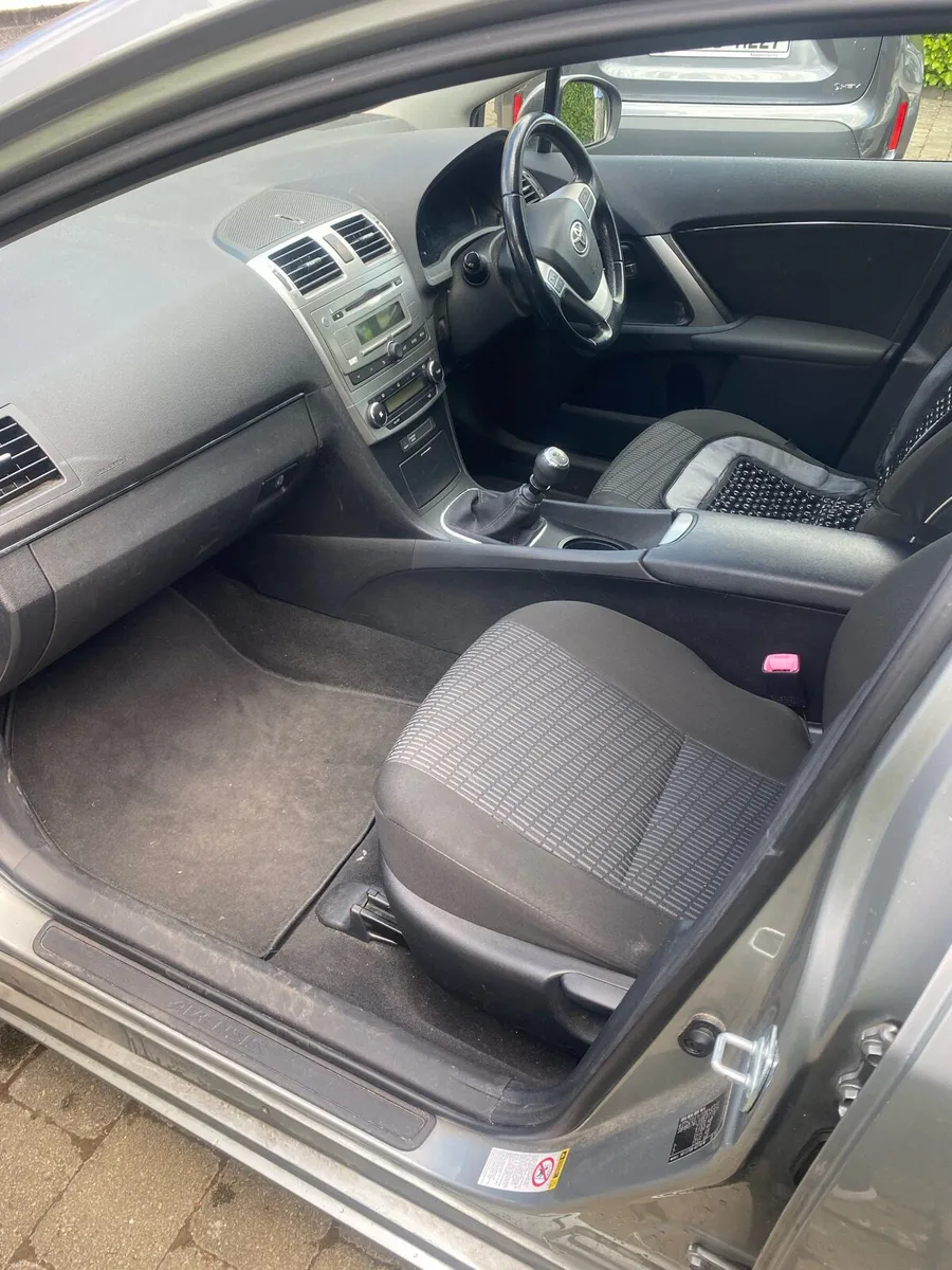 Toyota avensis 2012 138,000 km full Toyota history - Image 5