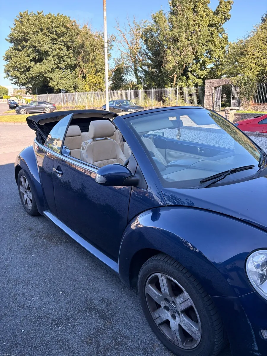Convertible Volkswagen Beetle - Image 1