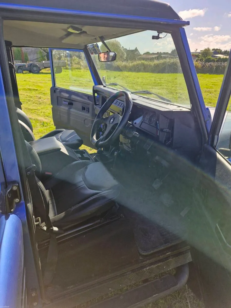 Land Rover Defender 110 td5 - Image 6