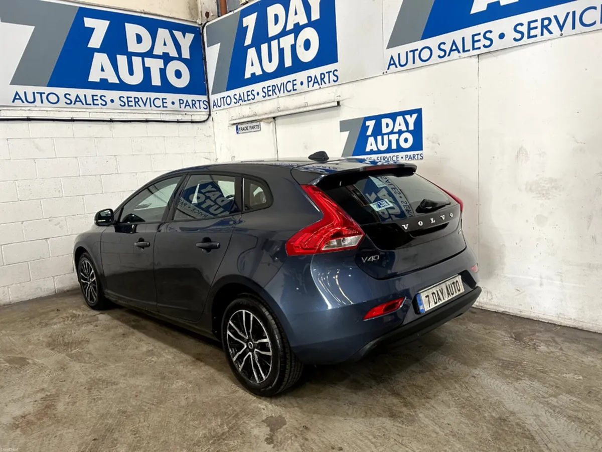 Volvo V40 2.0 D2 MOMENTUM NAV + 120B 120BHP 5DR 40 - Image 5