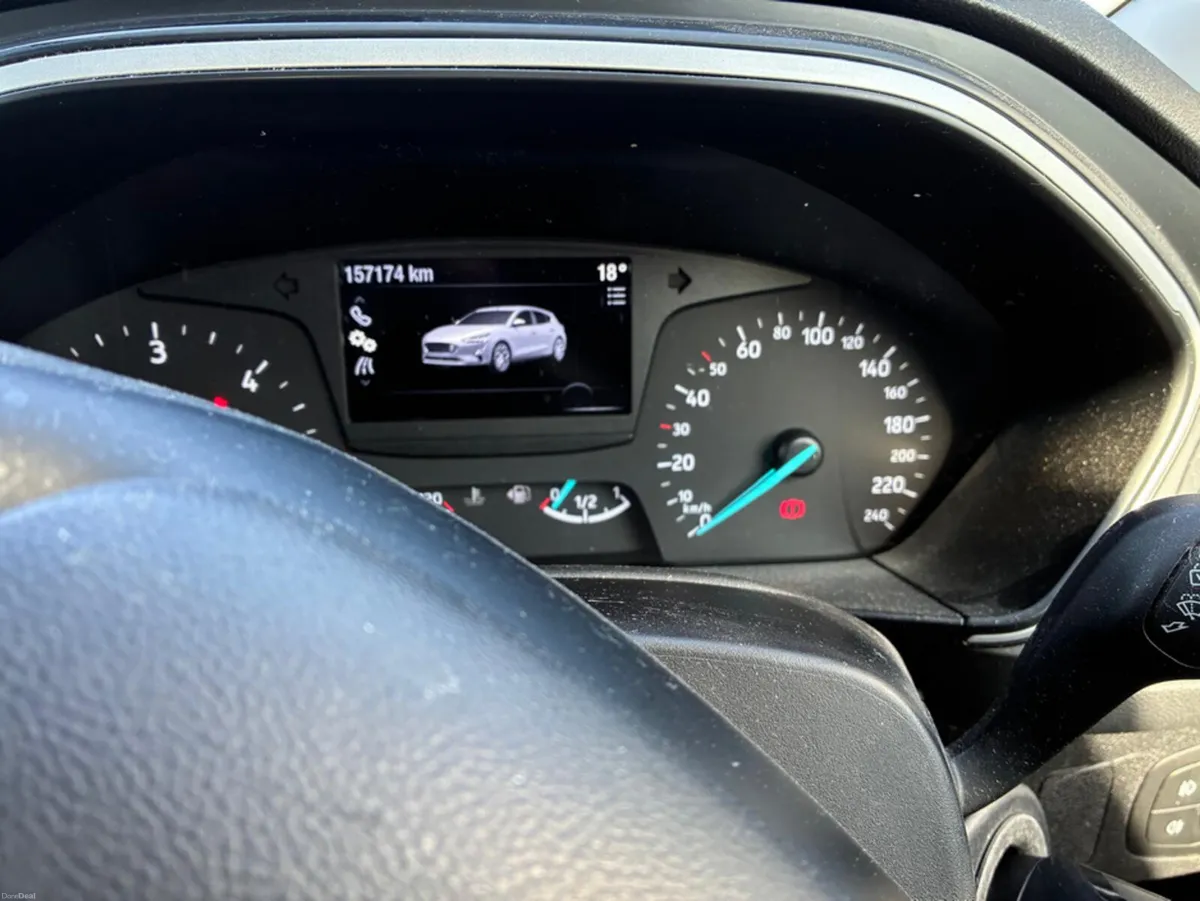 Ford Focus ZETEC 1.5 TDCI 125PS 6SPEED 5DR 4 - Image 5