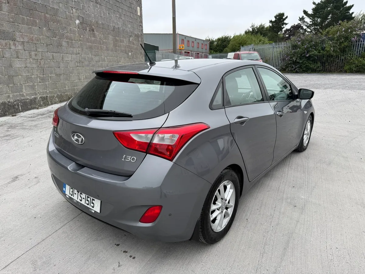 2013 HYUNDAI I30 NCT 11-26 MINT !! - Image 3
