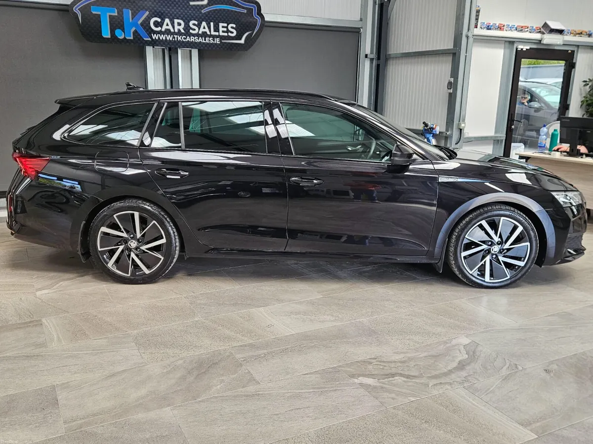 242 SKODA OCTAVIA SPORTLINE COMBI/ESTATE - Image 2