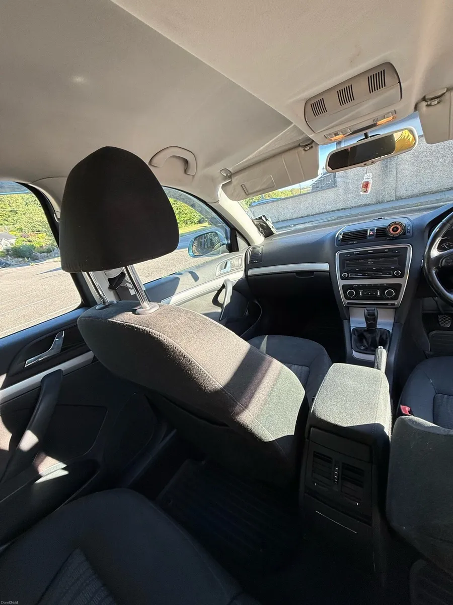 Skoda Octavia 2009 - Image 6