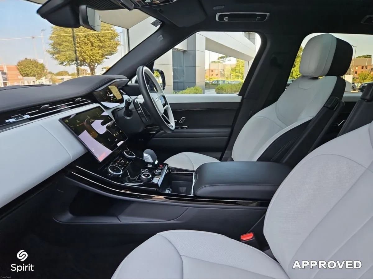 Land Rover Range Rover Sport 3.0 PHEV SE Dynamic - Image 3