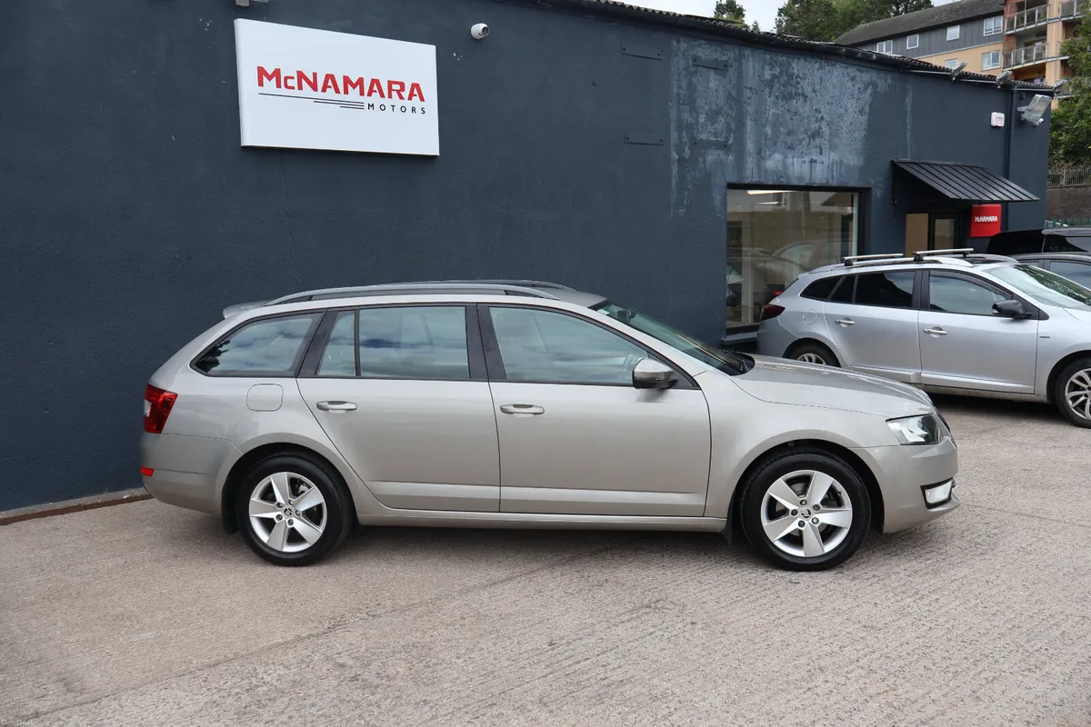 Skoda Octavia Combi Estate 1 Owner Only 84,000Km! - Image 2