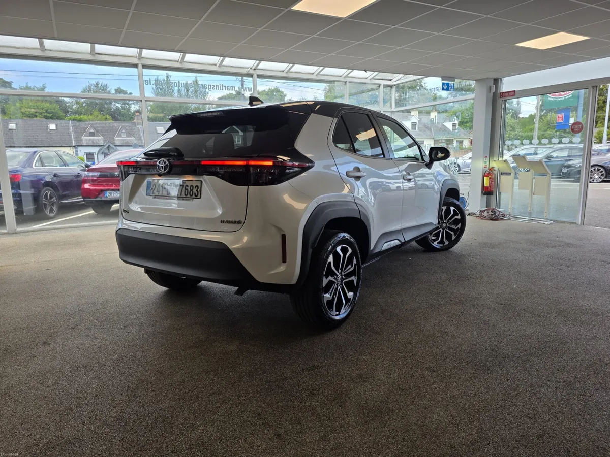 Toyota Yaris Cross 1.5 Petrol Hybrid  2024 - Image 3