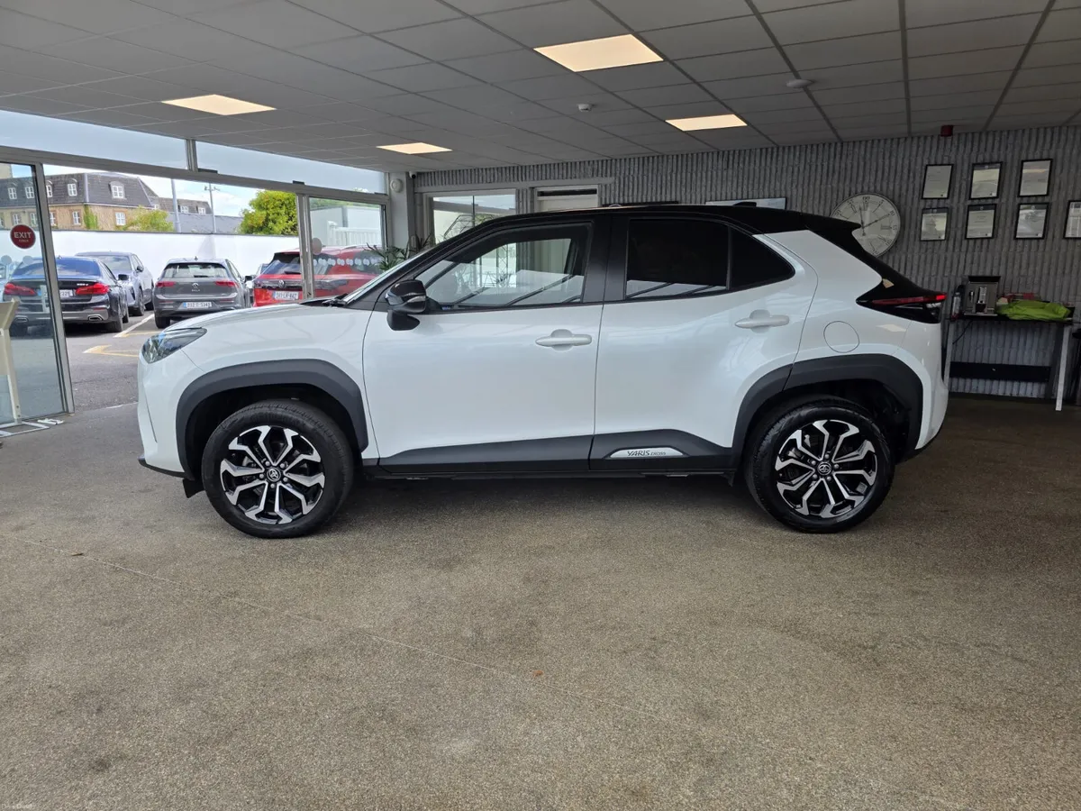 Toyota Yaris Cross 1.5 Petrol Hybrid  2024 - Image 5